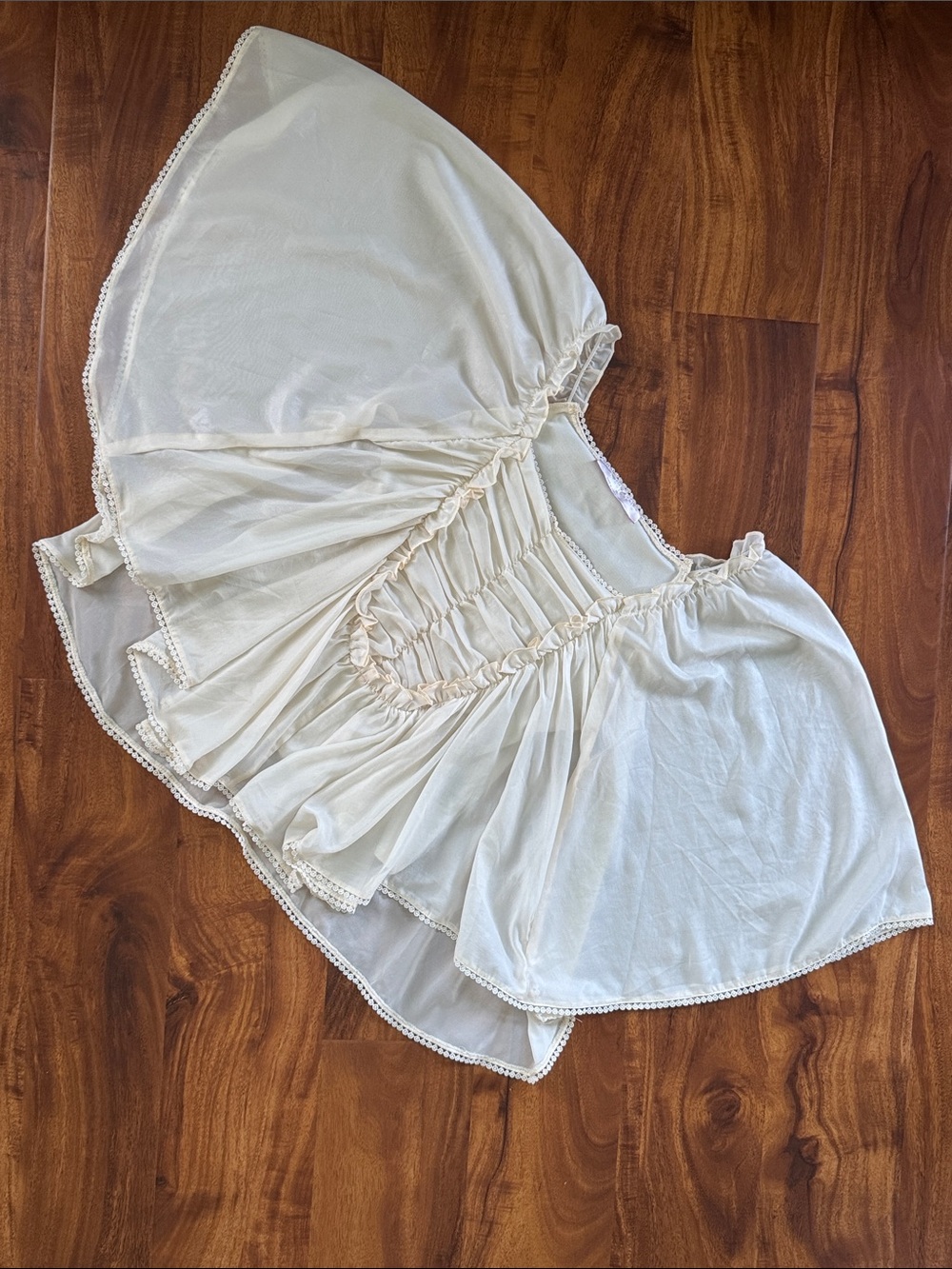 Romeo & Juliet Couture Cream Lace-Trim Chemise Top With Butterfly Capelet Sleeve - Picture 3 of 10
